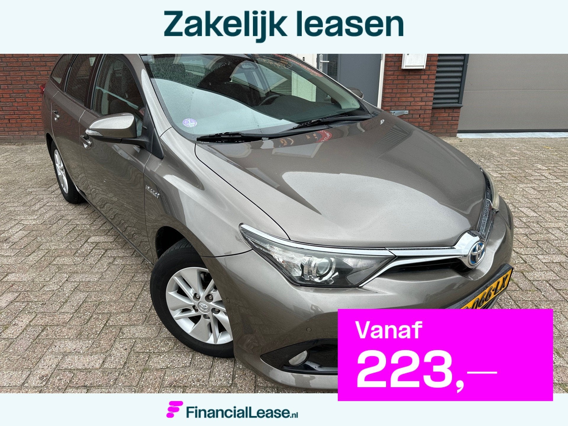 Toyota Auris Touring Sports 1.8 Hybrid Now / Camera / Navi /, Stof, Gebruikt, Met garantie (alle), Lease