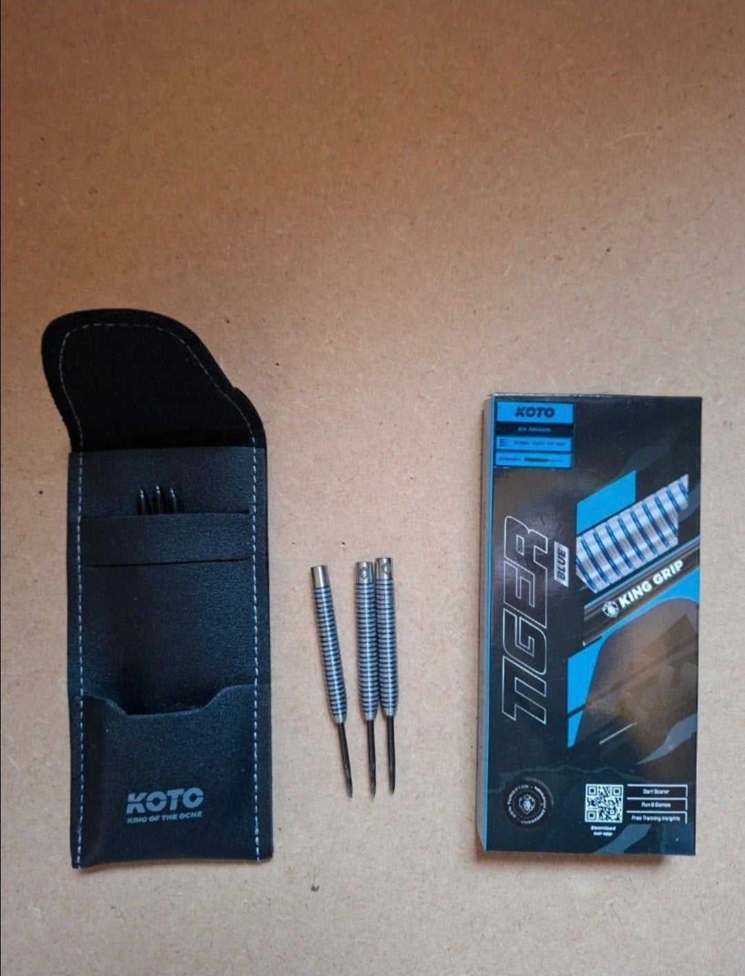 koto Tiger Blue paint dartpijlen 23g, Ophalen of Verzenden, Zo goed als nieuw, Pijlen