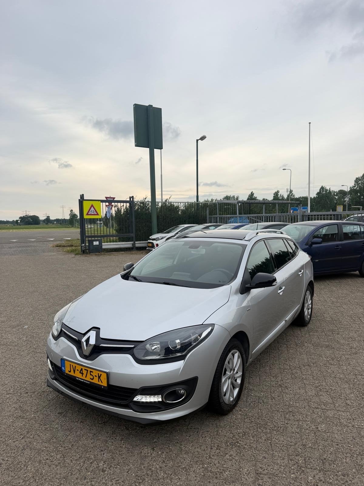 Renault Mégane 1.2 TCE 85KW Energy Estate 2016 Grijs, Auto's, Renault, Voorwielaandrijving, 4 cilinders, 1197 kg, Origineel Nederlands