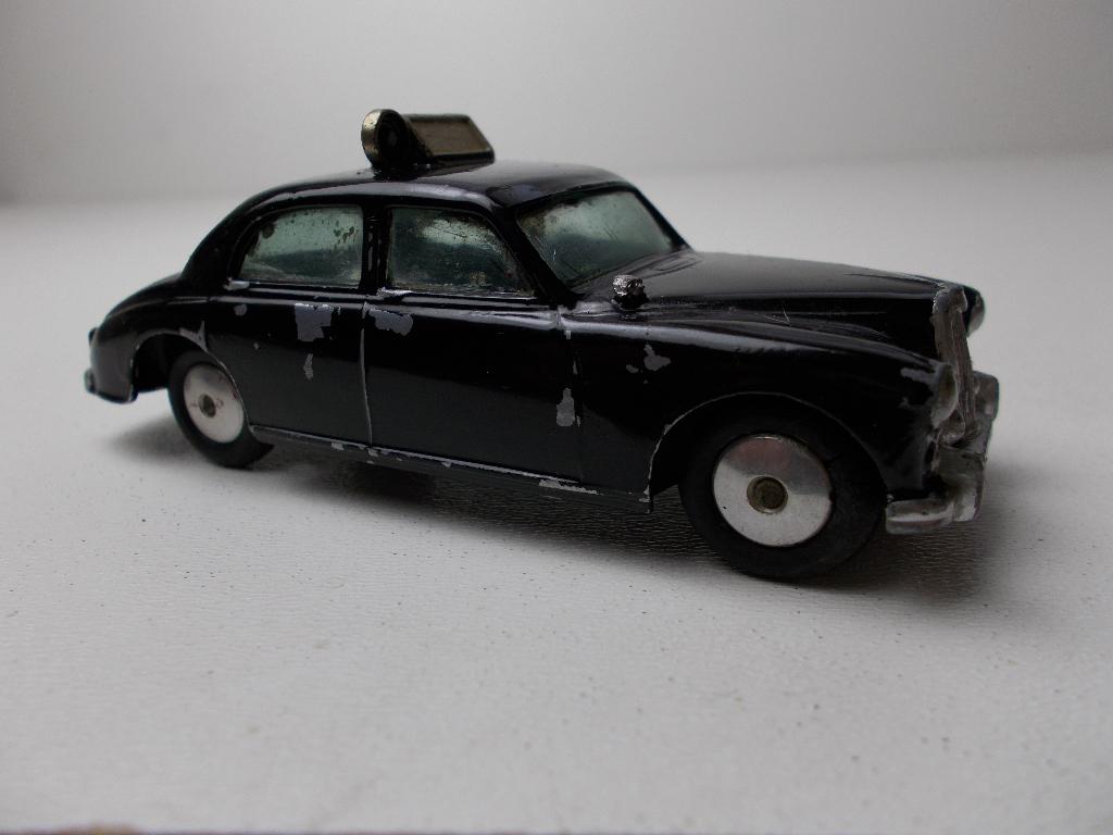 1959 Corgi Toys 209 RILEY PATHFINDER POLICE CAR., Ophalen of Verzenden, Gebruikt, Auto, Corgi