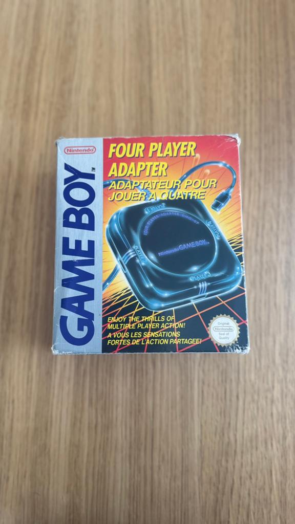 Gameboy Four (4) Player Adapter IN GOEDE STAAT, Ophalen of Verzenden, Zo goed als nieuw