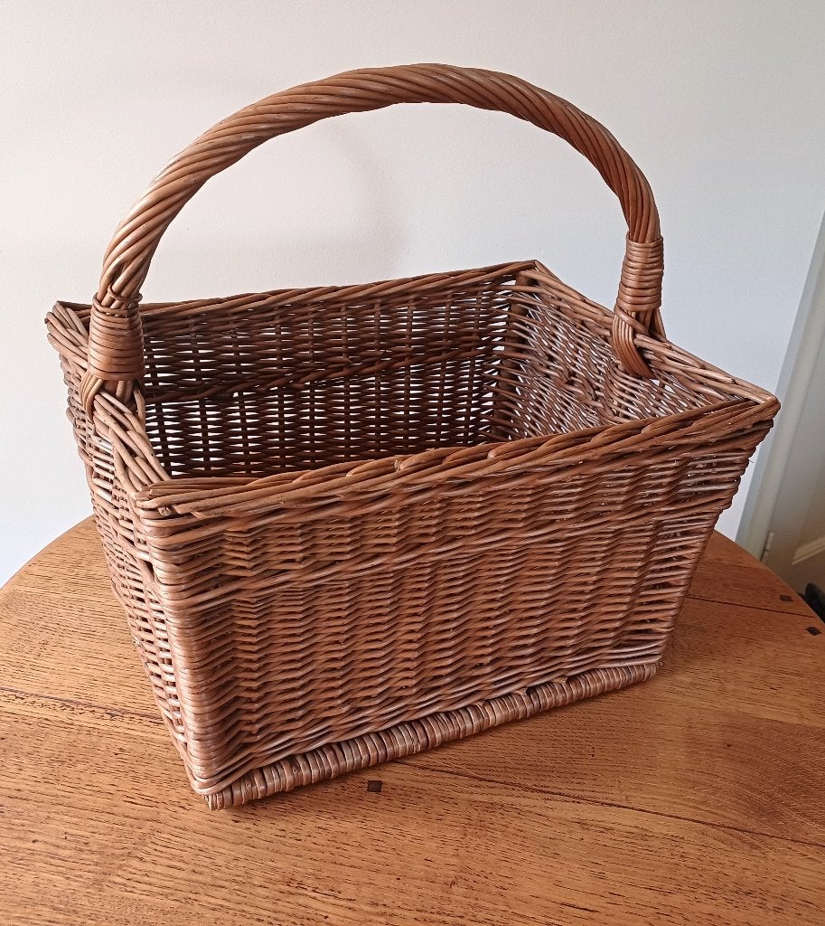 Unieke vintage wilgetenen mand met hengsel, Mand, Ophalen of Verzenden, Zo goed als nieuw, Riet