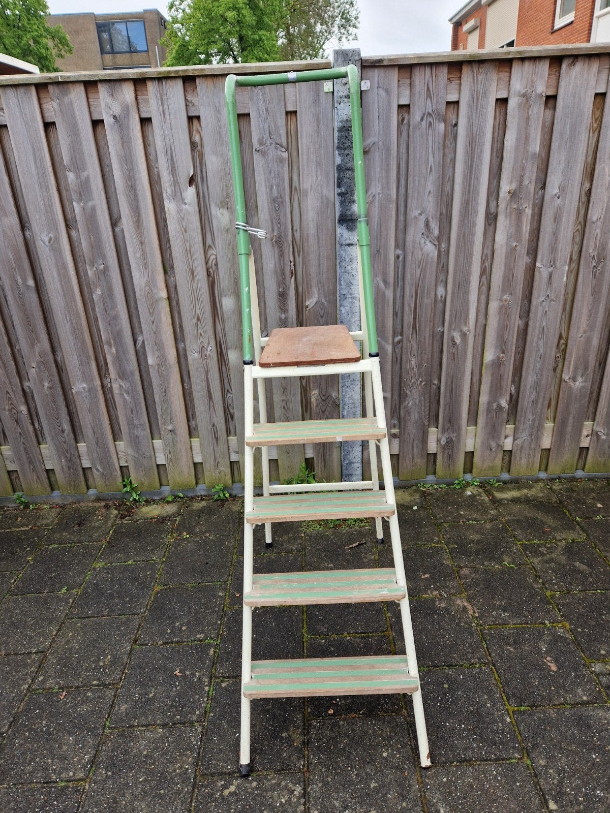 Stevige jaren 60 huishoudtrap met 4 treden, Ophalen, Gebruikt, Trap, Minder dan 2 meter