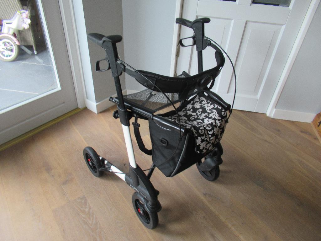 Lichtgewicht Rollator Topro Troja Viva 2G Wit. 100% goed. M, Diversen, Rollators, Lichtgewicht, Opvouwbaar, Ophalen of Verzenden