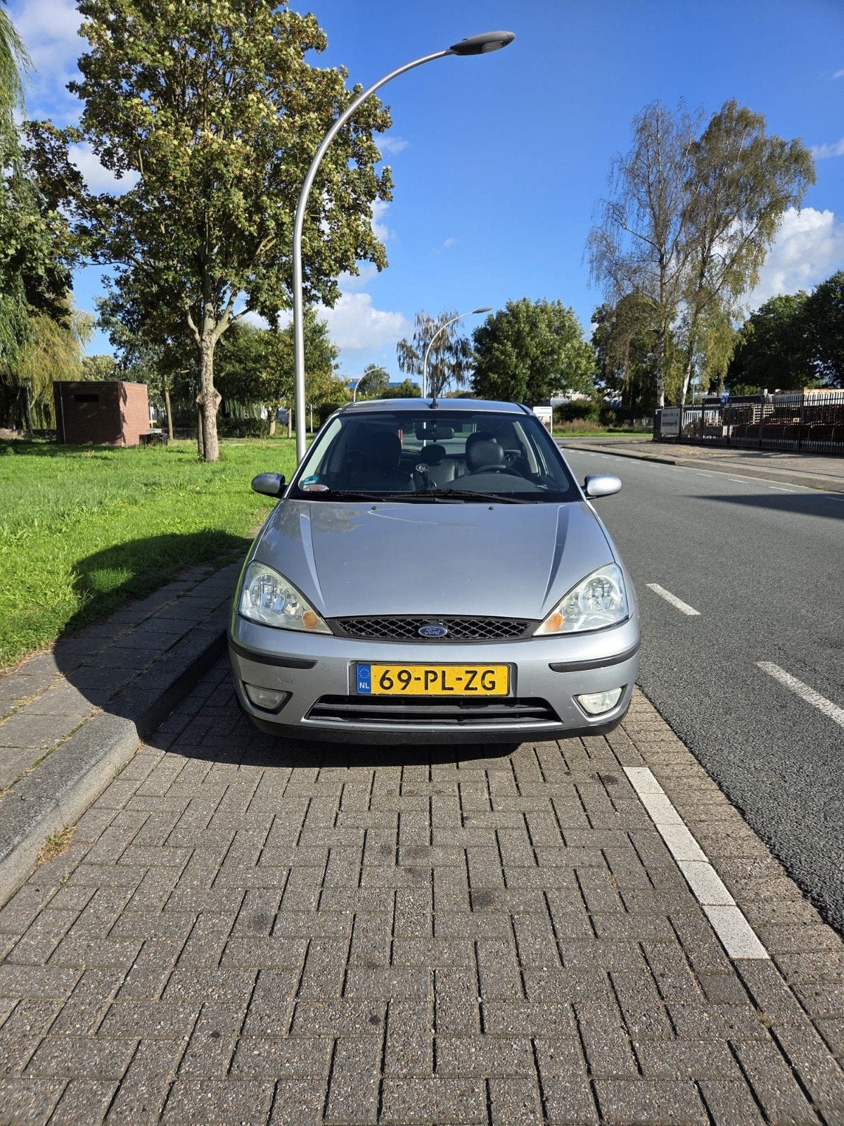 Ford Focus 1.6- 16V Futura I 3D 2004 - nieuwe APK  - recent, Auto's, 1596 cc, 15 km/l, 565 kg, Zwart