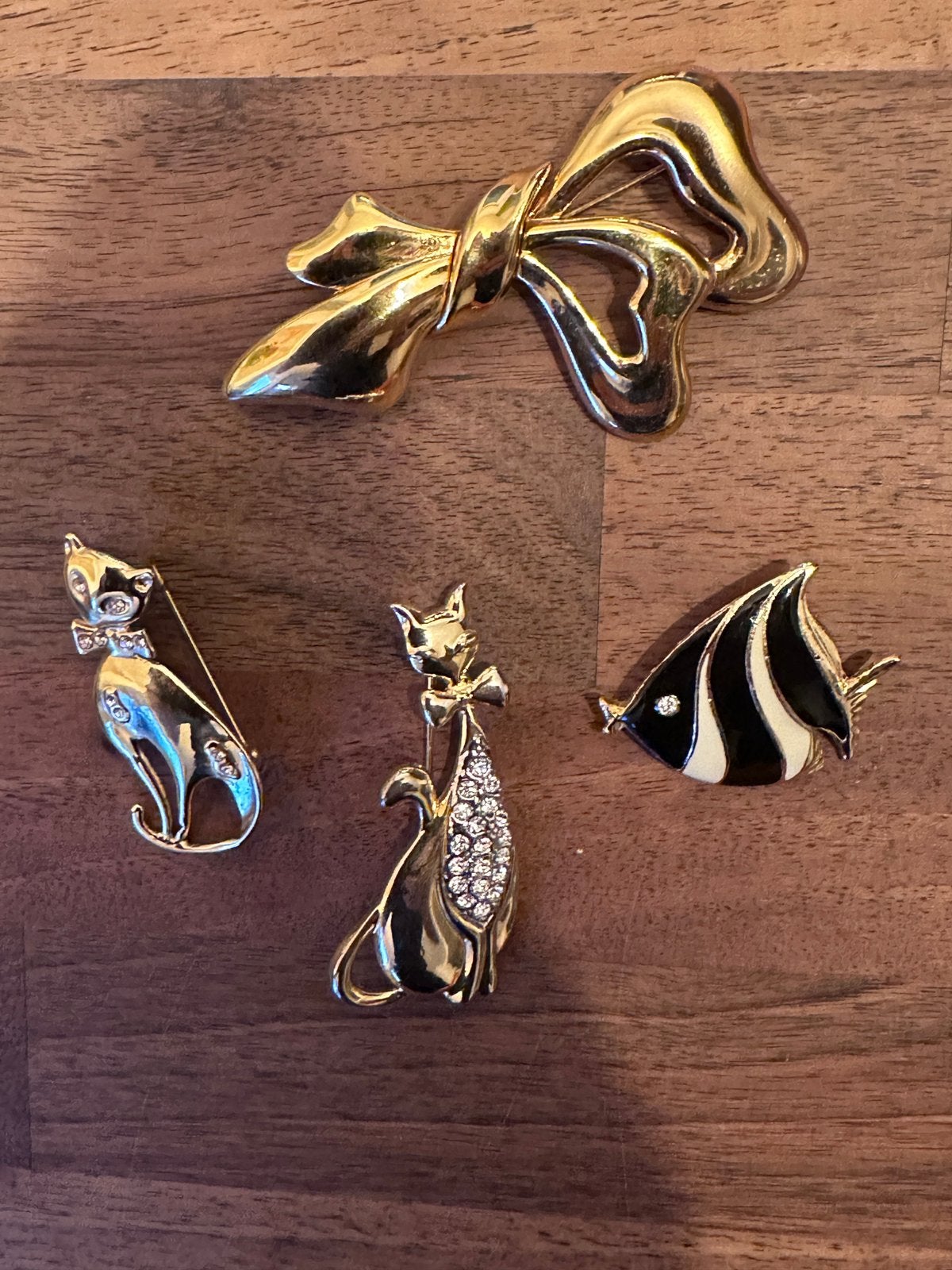 Vintage broche goudkleurig Montel en andere merken, Ophalen of Verzenden, Zo goed als nieuw, Goud, Overige materialen