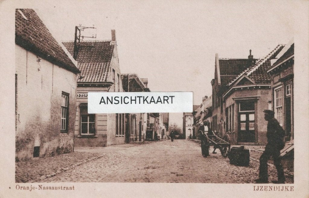 Ansichtkaart IJzendijke Oranje-Nassaustraat - verstuurd 1921, Ophalen of Verzenden, 1920 tot 1940, Gelopen, Zeeland