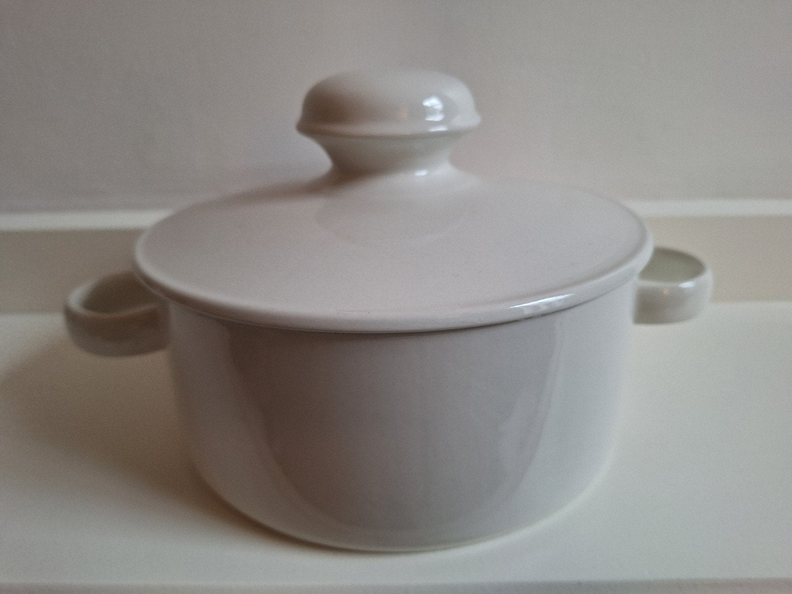 Grote dekschaal  - Stonehenge - Mid Winter - Plain White, Vintage, Ophalen of Verzenden, Schaal of Schalen, Zo goed als nieuw