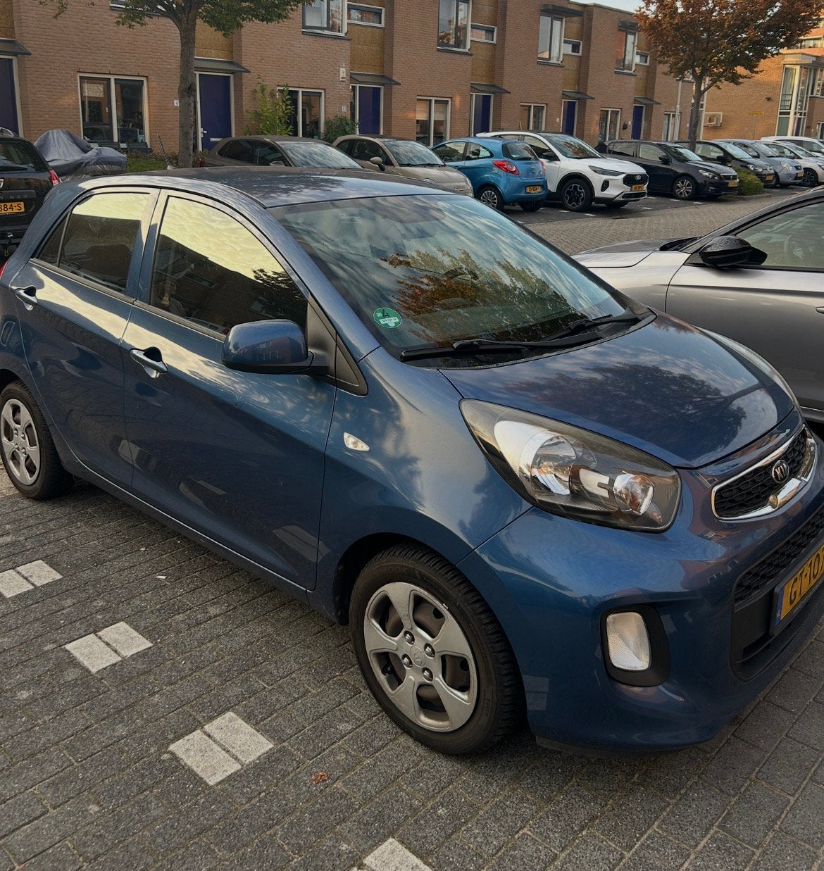 Kia Picanto 1.0 - dealer onderhouden, recent €3500 onderhoud, Auto's, Dealer onderhouden, Zwart, Blauw, Origineel Nederlands