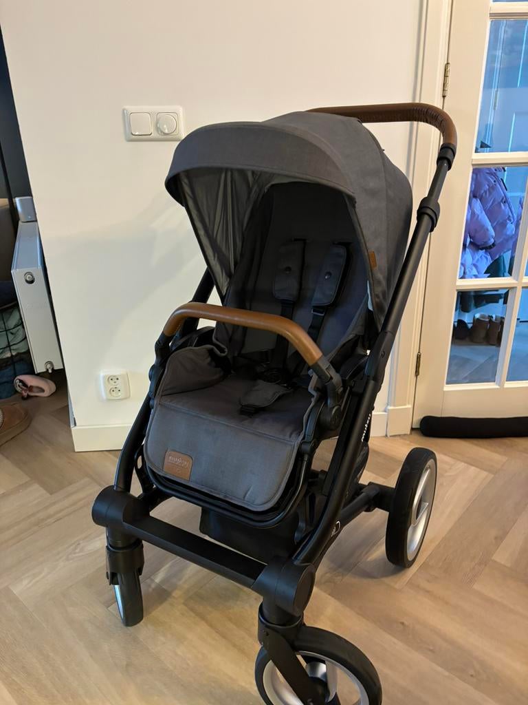 Mutsy Nio kinderwagen -compleet met accessoires, Ophalen, Zo goed als nieuw, Mutsy