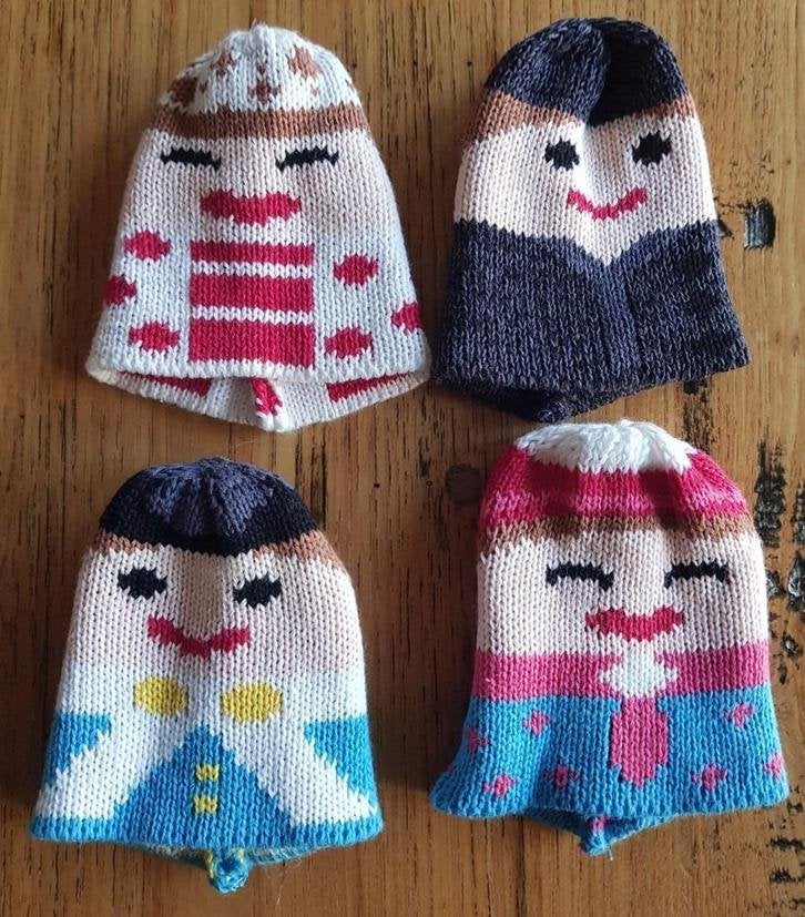 4 gebreide eierwarmers, poppetjes, Diversen, Pasen, -, -, Ophalen of Verzenden, Zo goed als nieuw