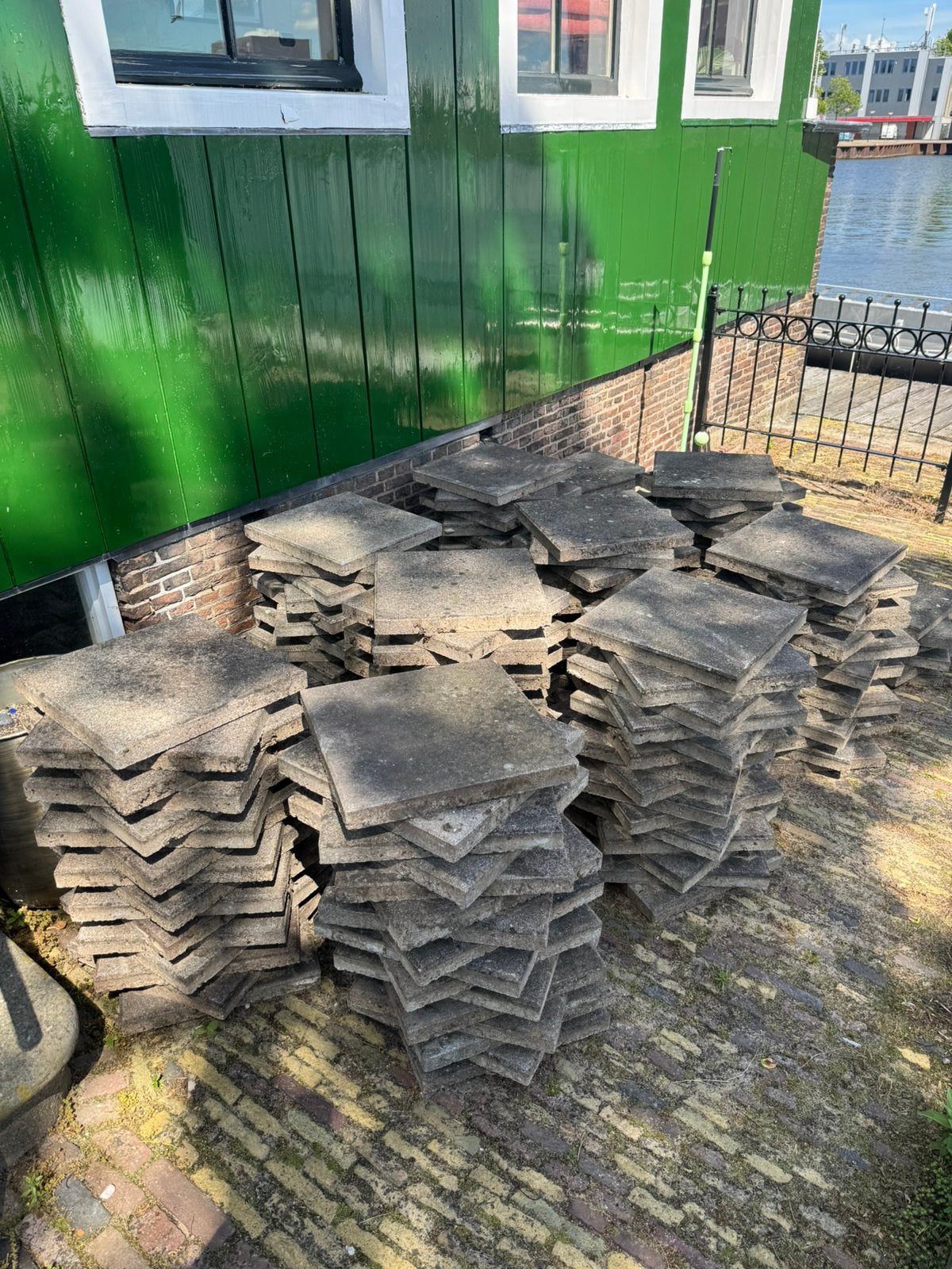 Grijze betontegels 40x40 - ca. 70 stuks - ca. 11 m2, Ophalen, Zo goed als nieuw, 10 m² of meer, Steen