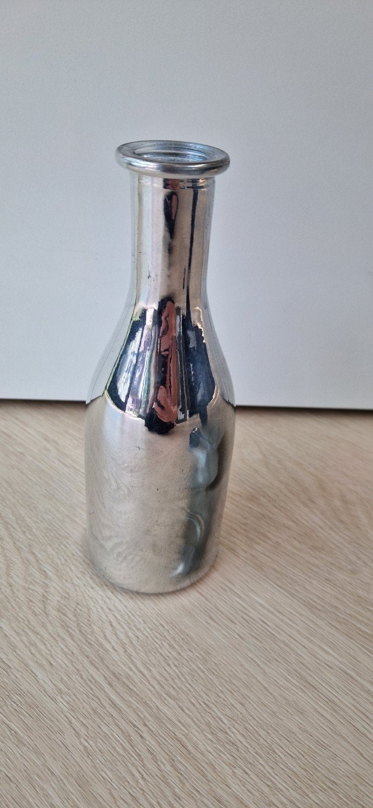 Zilverkleurig klein vaasje, Huis en Inrichting, Woonaccessoires | Vazen, Ophalen of Verzenden, Zo goed als nieuw, Overige kleuren