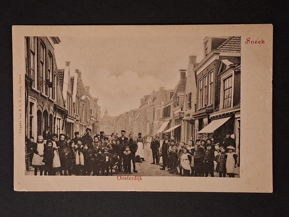 Sneek Friesland Veel volk op de Oosterdijk omstreeks 1900, Verzamelen, Verzenden, Voor 1920, Ongelopen, Friesland