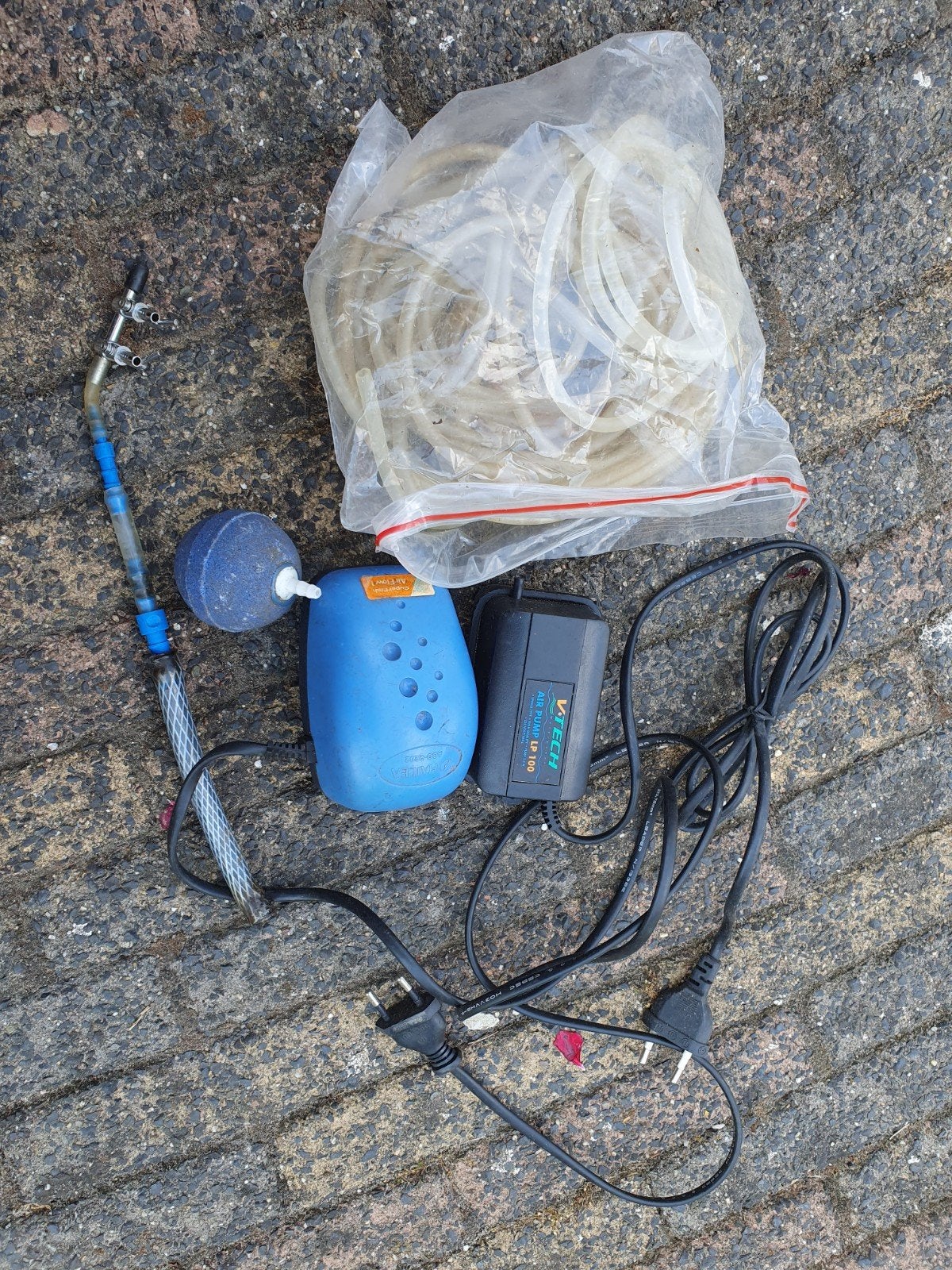 2 beluchtingspompen + accessoires 't.b.v. aquarium of vijver, Dieren en Toebehoren, Ophalen of Verzenden