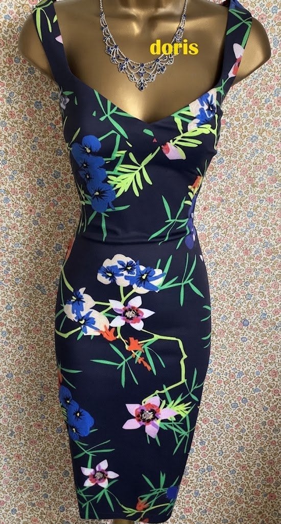 jurk Karen Millen maat 12/40 oksel tot oksel 44 rek 47 cm, Maat 38/40 (M), Karen Millen, Ophalen of Verzenden, Zo goed als nieuw