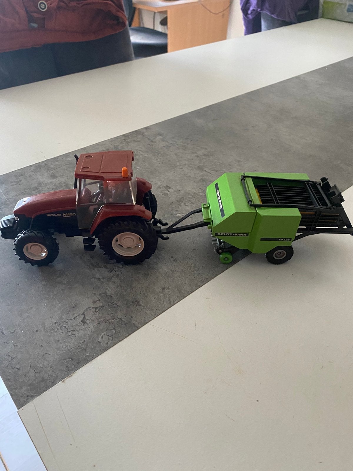 Britains fiat/new holland met balenperst in goede staat, Verzamelen, Ophalen of Verzenden, Zo goed als nieuw