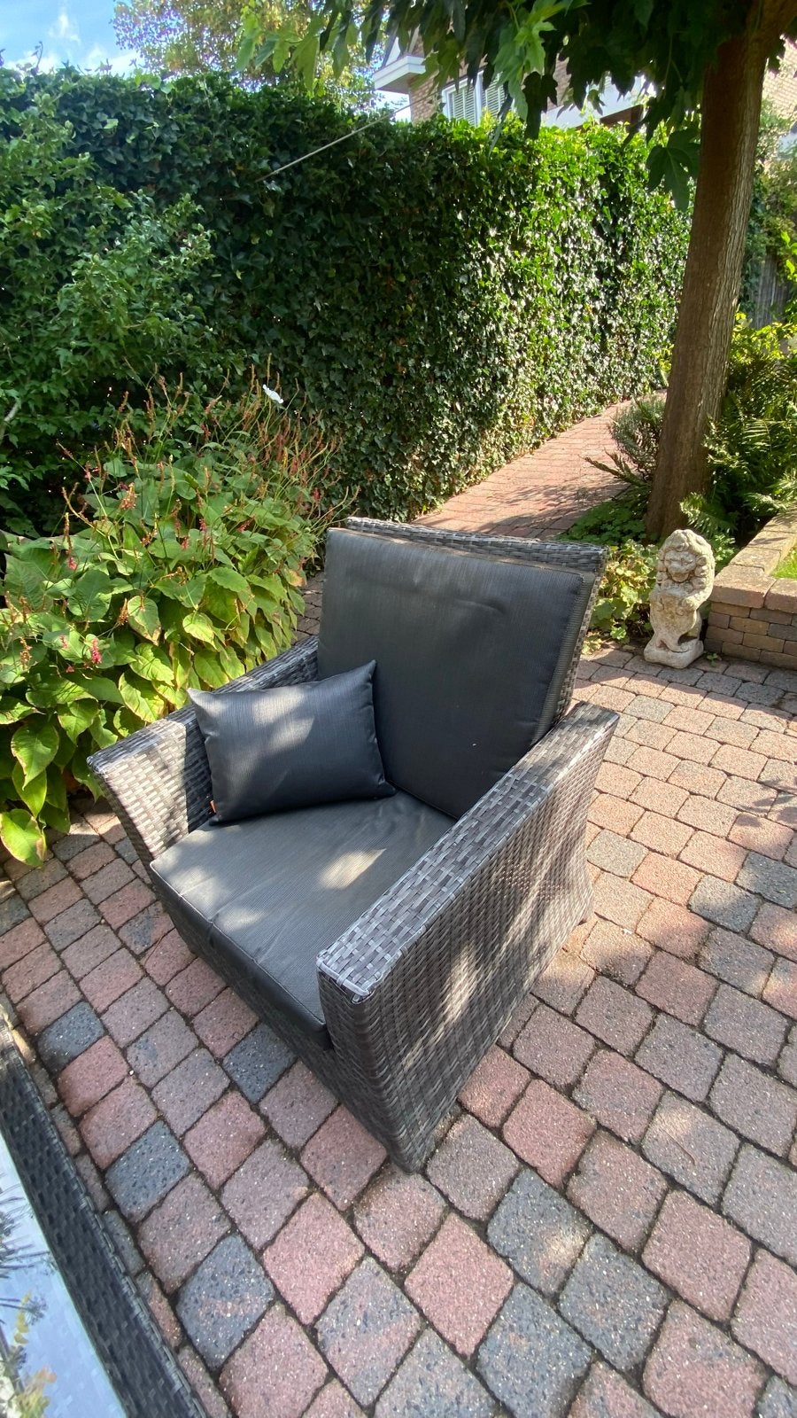 Foto 3 van Complete Loungeset: 3-zitsbank,2 fauteuils, tafel ,2 hockers