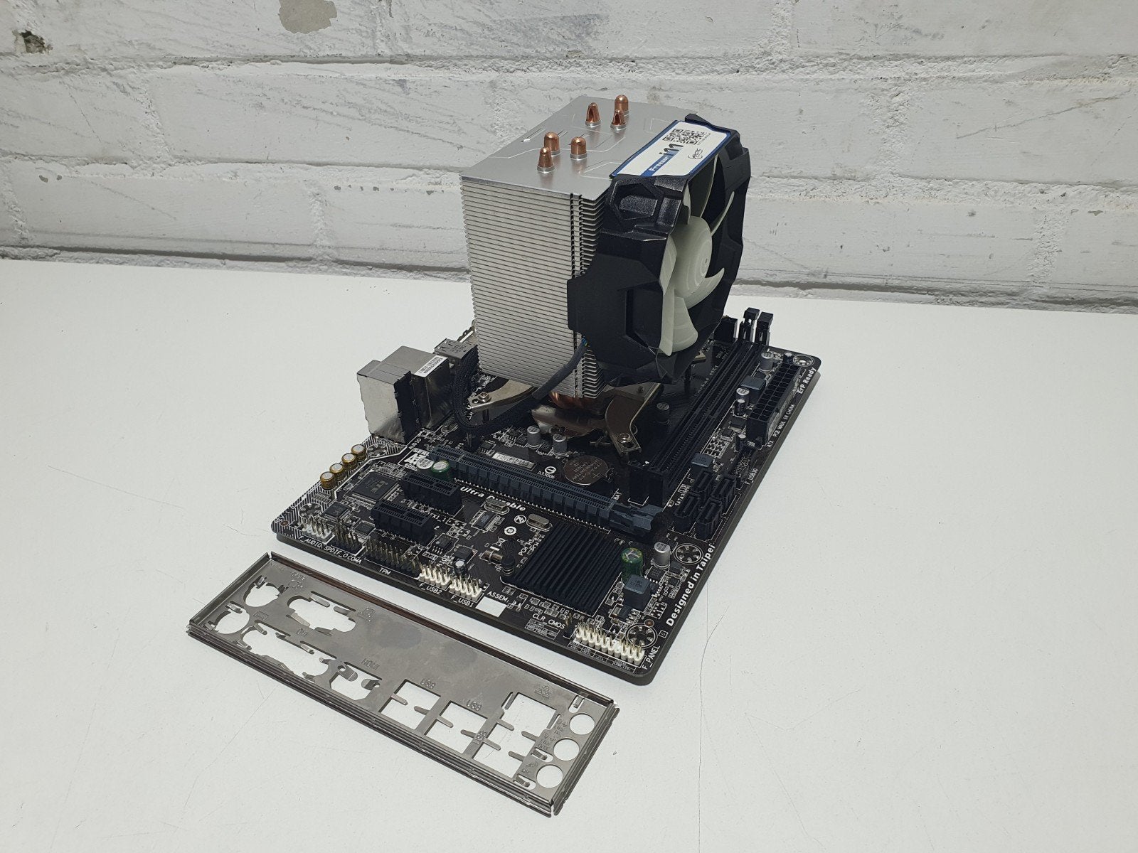 Gigabyte GA-H110M-S2H Socket 1151 Moederbord + i5-6400 CPU, DDR4, Refurbished, Ophalen of Verzenden, Micro-ATX