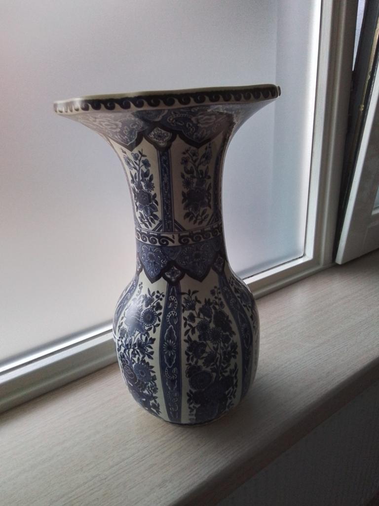 Antieke Boch Frères Keramische Vaas - Blauw en Wit, Ophalen