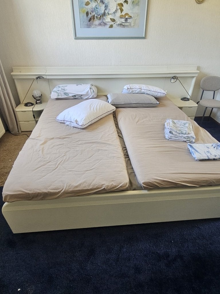 gratis slaapkamer-ameublement, Huis en Inrichting, Slaapkamer | Bedden, Ophalen, Gebruikt, Wit, Tweepersoons