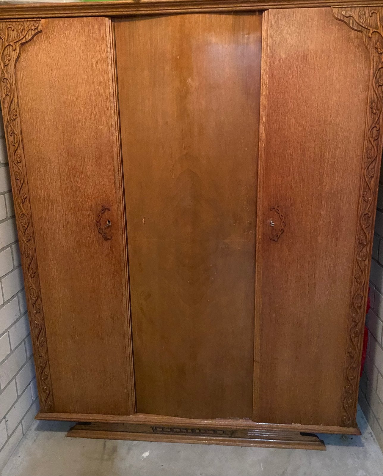 Antieke kleding kast. Gratis, Ophalen