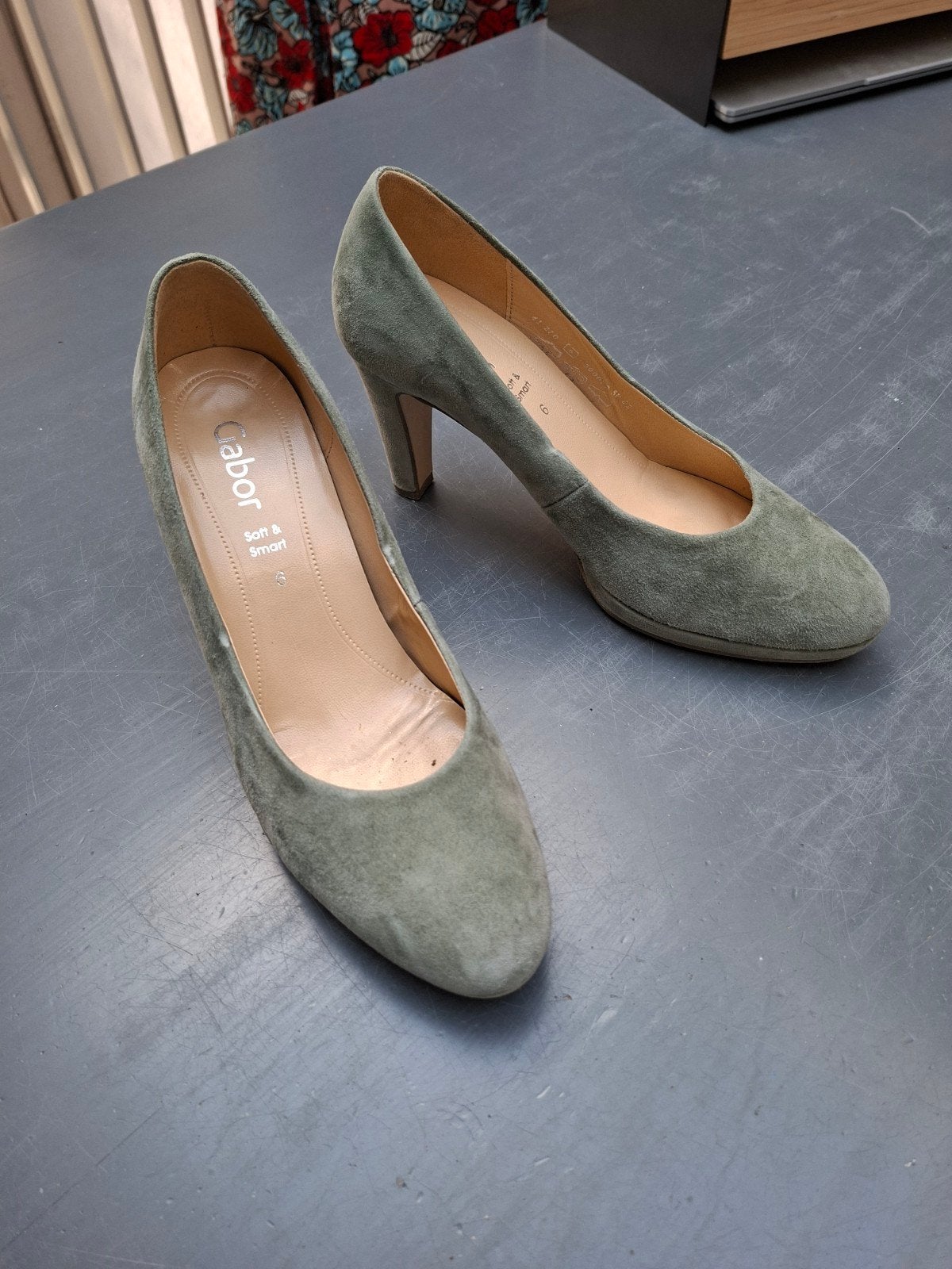 Gabor suède pumps - Hakhoogte 9 cm, maat 39, Kleding | Dames, Ophalen, Pumps, Gabor, Gedragen