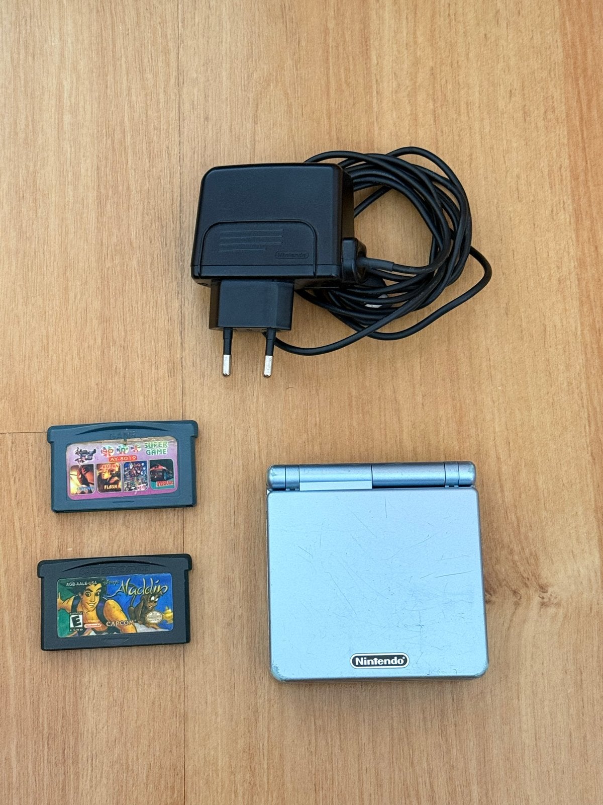 Gameboy Advance SP AGS-001 met lader en 2 spellen, Ophalen of Verzenden, Gebruikt