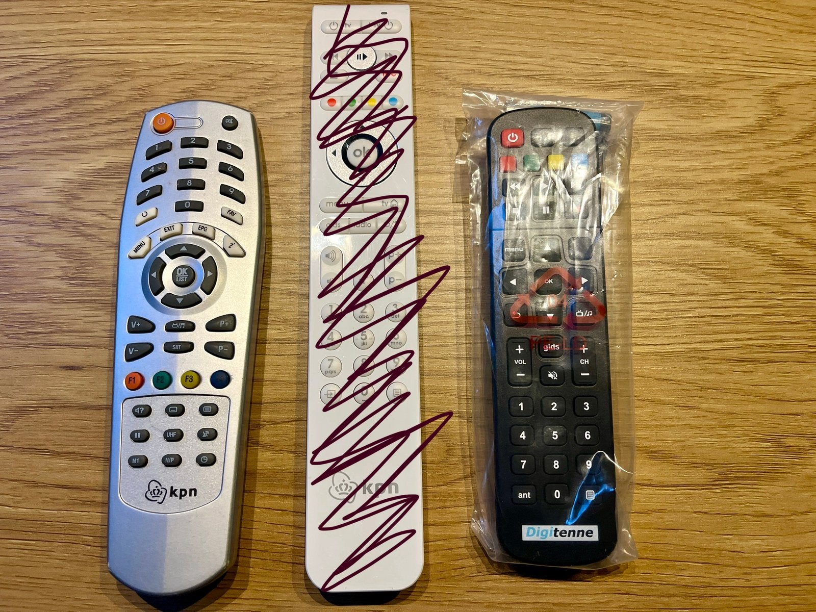 Afstandsbedieningen kpn en digitenne: los of als set, Ophalen of Verzenden, Zo goed als nieuw, Tv