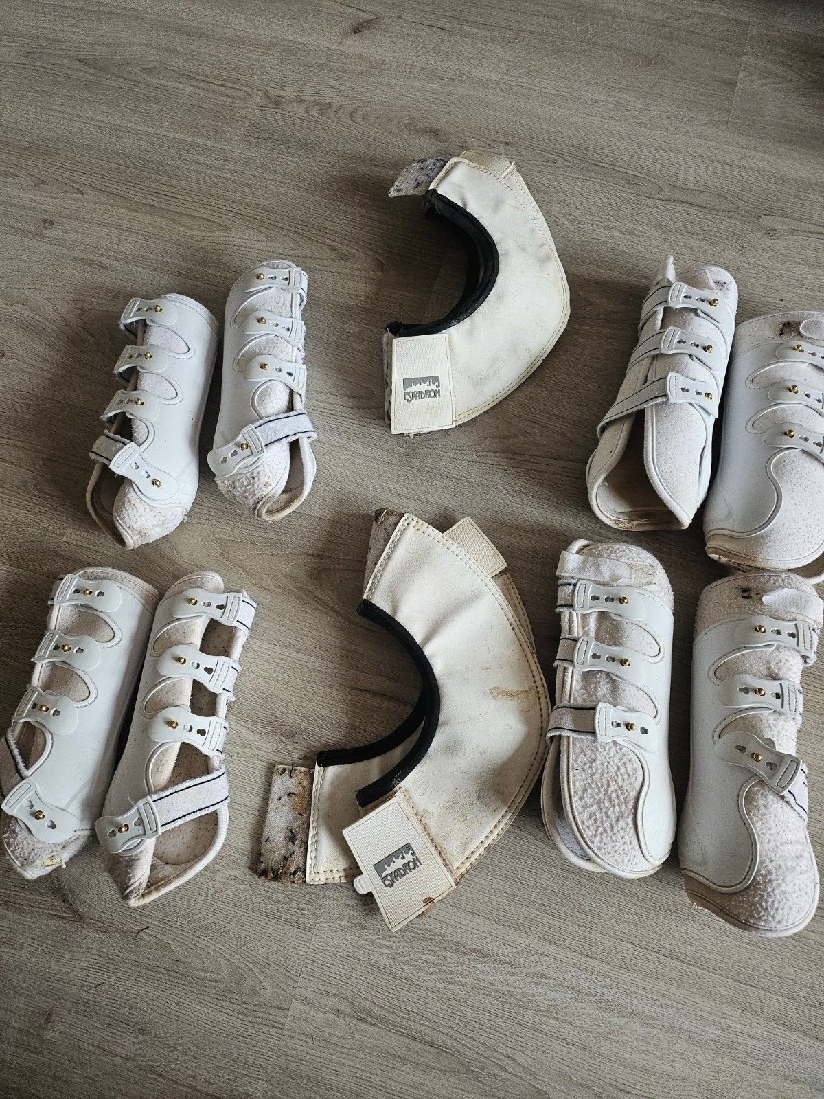 Beenbeschermers en springschoenen, Ophalen, Gebruikt