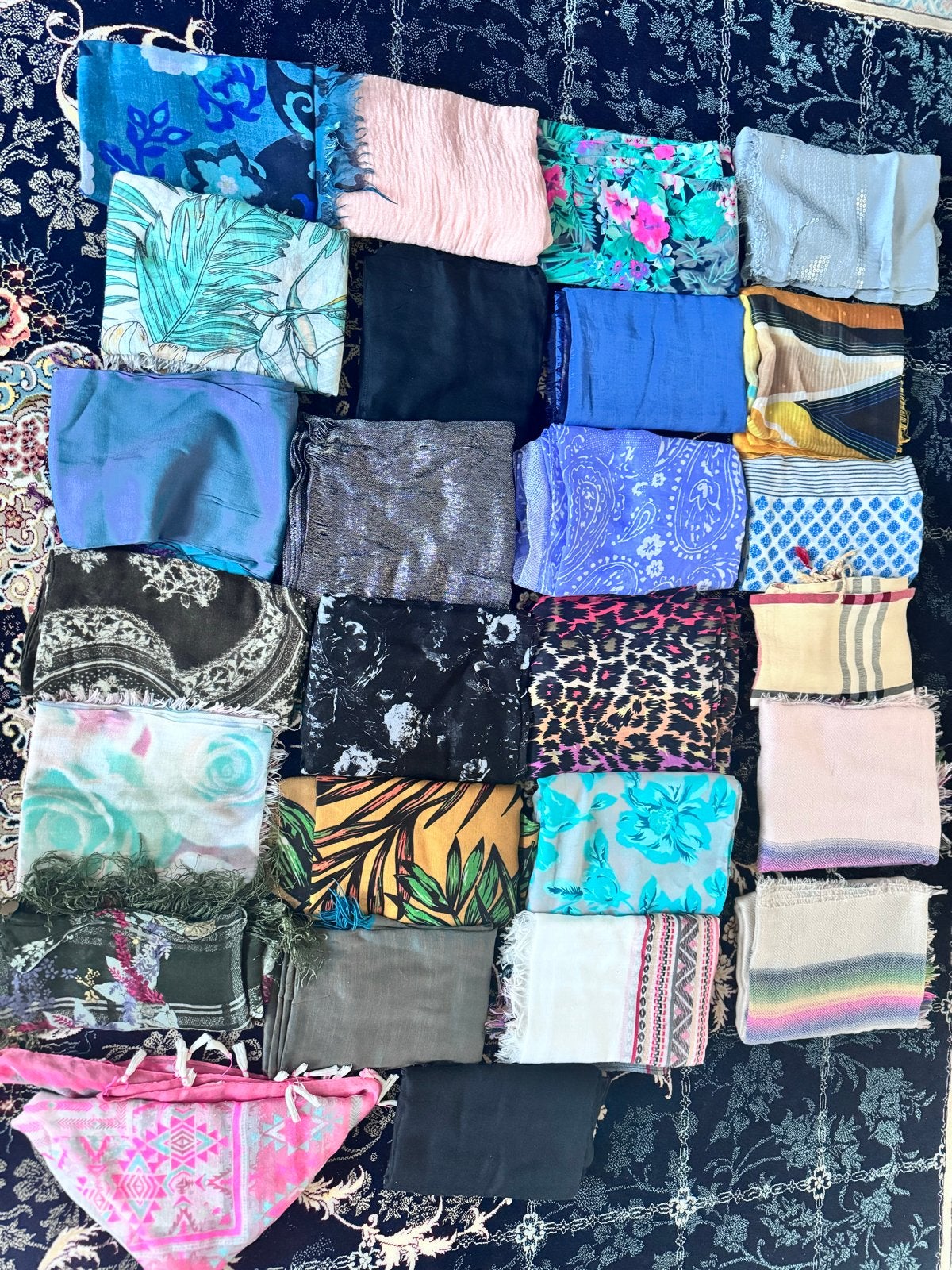 26 stuks diverse sjaals - Grote collectie, Kleding | Dames, Ophalen of Verzenden, Gedragen, Sjaal