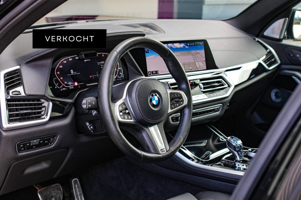 BMW X5 XDrive45e M-Sport *Skylounge*B&W*Massage*Achteras-Bes, Gebruikt, 394 pk, Zwart, Leder