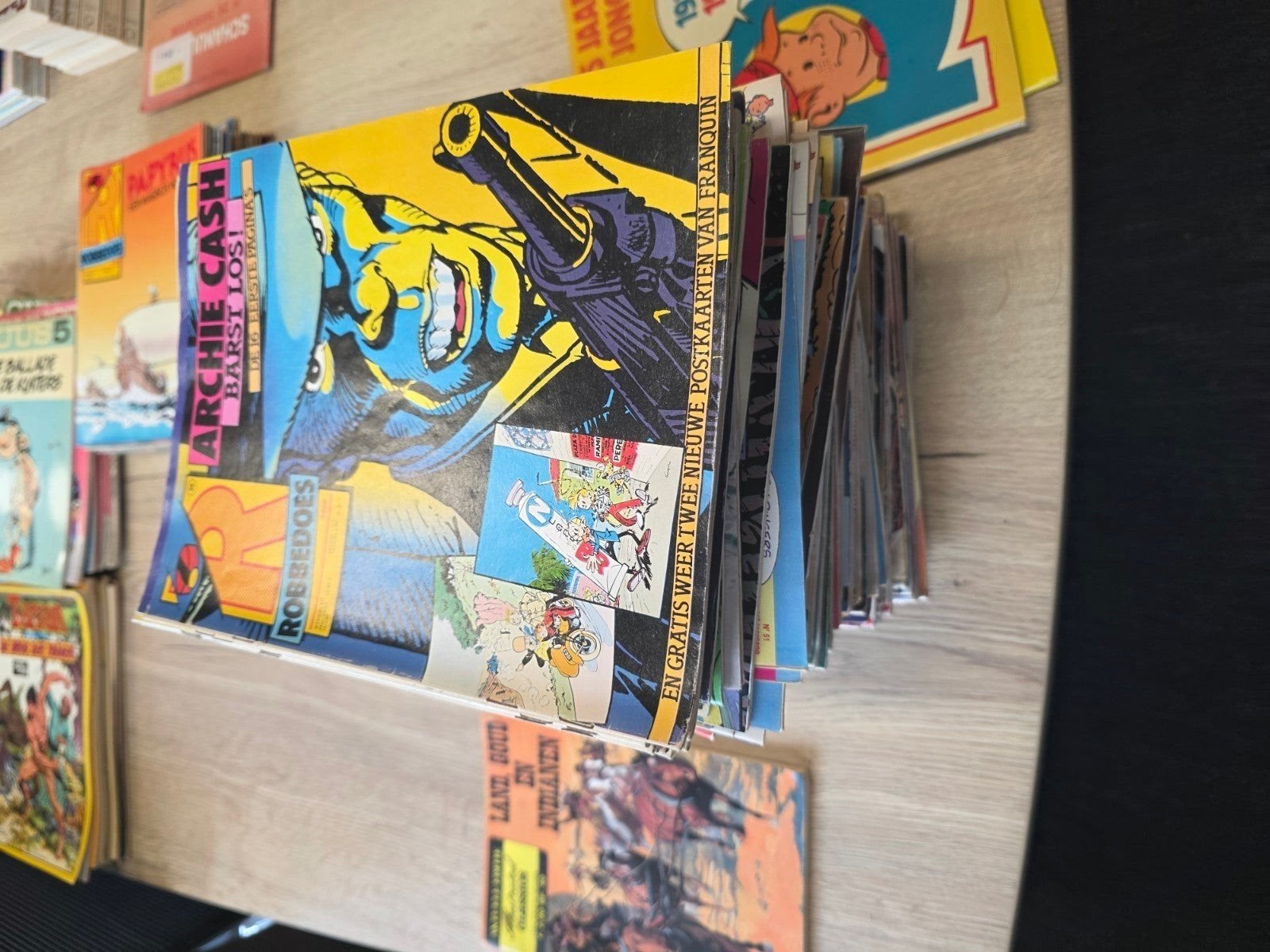 Diverse stripboeken, waaronder Robbedoes en Archie Cash, Meerdere stripboeken, Ophalen of Verzenden, Gelezen, Diverse auteurs