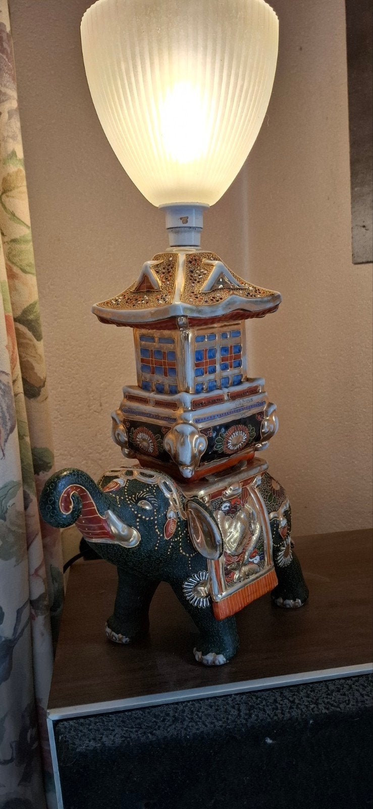Oosterse tafellamp met olifant en pagode satsuma, Ophalen of Verzenden