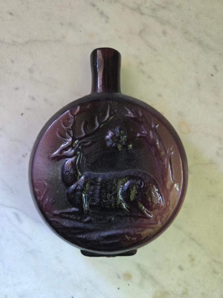 Zeer oud heupflesje paarsroze glas 1800 jachtflesje Duits, Ophalen of Verzenden