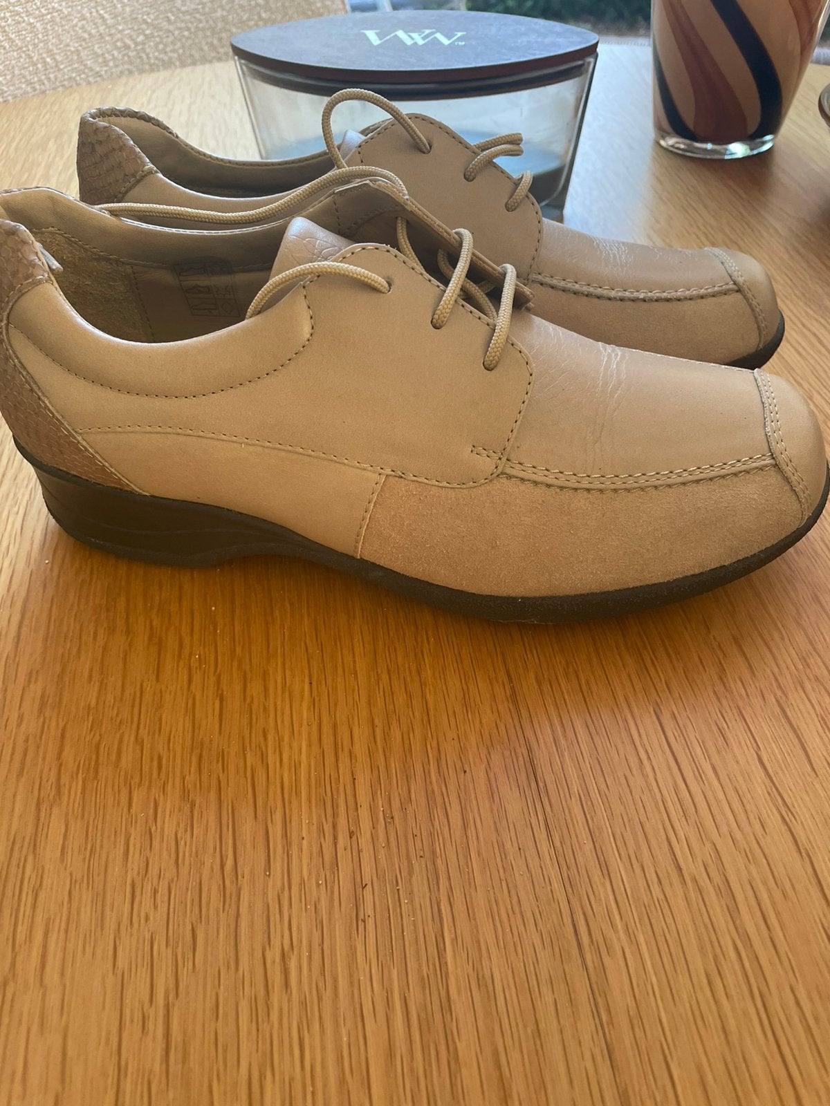 Nieuwe dames schoenen van Classic walker maat 40, Kleding | Dames, Ophalen of Verzenden, Zo goed als nieuw, Zwart, Sneakers of Gympen