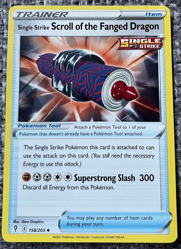Trainerkaart van Single Strike Scroll of the Fanged Dragon, Verzenden, Nieuw, Losse kaart
