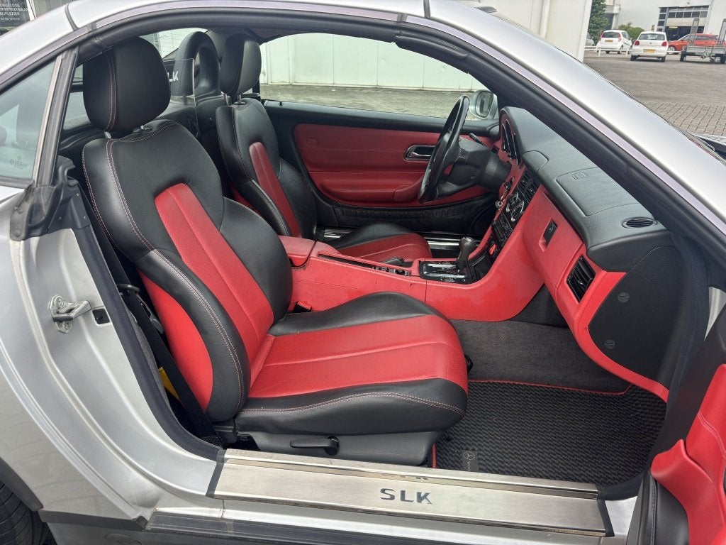 Mercedes-Benz SLK 230 Kompressor AMG (bj 1998, automaat), Auto's, Oldtimers, Automaat, Zwart, Cabriolet, Bedrijf