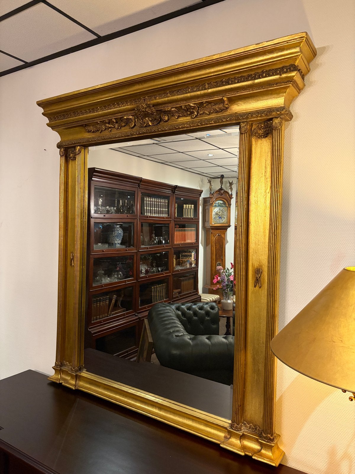 Grote goudkleurige spiegel met geslepen glas, Antiek en Kunst, Ophalen