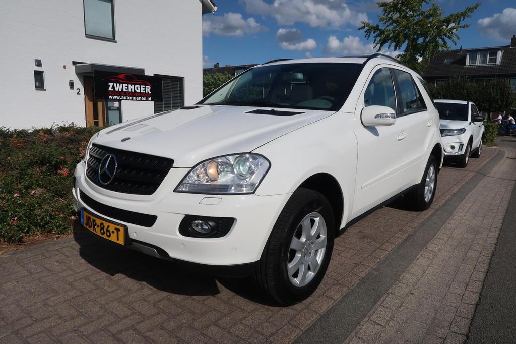 Mercedes M-klasse 350 v6 SCHUIFDAK|DEALER ONDERHOUDEN|NAVIGA, Auto's, Mercedes-Benz, Automaat, Gebruikt, Leder en Stof, Wit