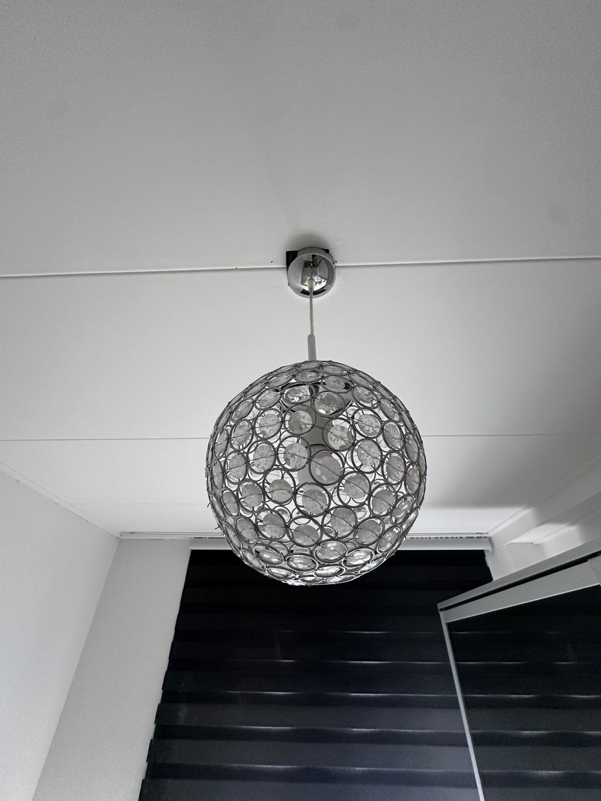 Moderne hanglamp met kristallen bol - Zo goed als nieuw, Ophalen of Verzenden, Zo goed als nieuw, Glas, E27 (groot)