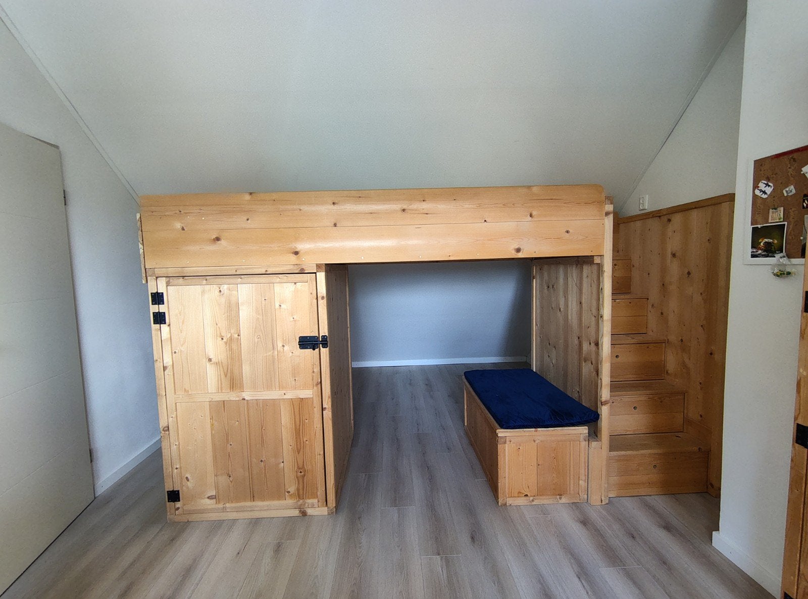 Hoogslaper bed met veel opbergruimte, hout, Huis en Inrichting, Slaapkamer | Complete slaapkamers, Ophalen, Gebruikt, Eenpersoons