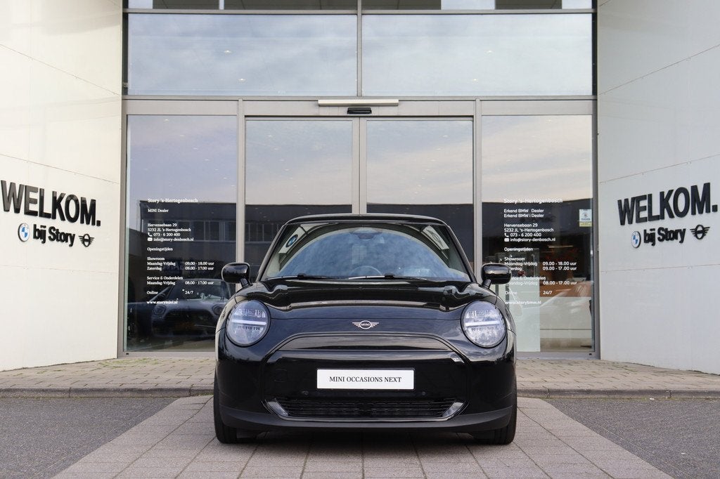 MINI Cooper E Essential XS 40.7 kWh (bj 2026, automaat), Stof, Gebruikt, Zwart, Met garantie (alle)