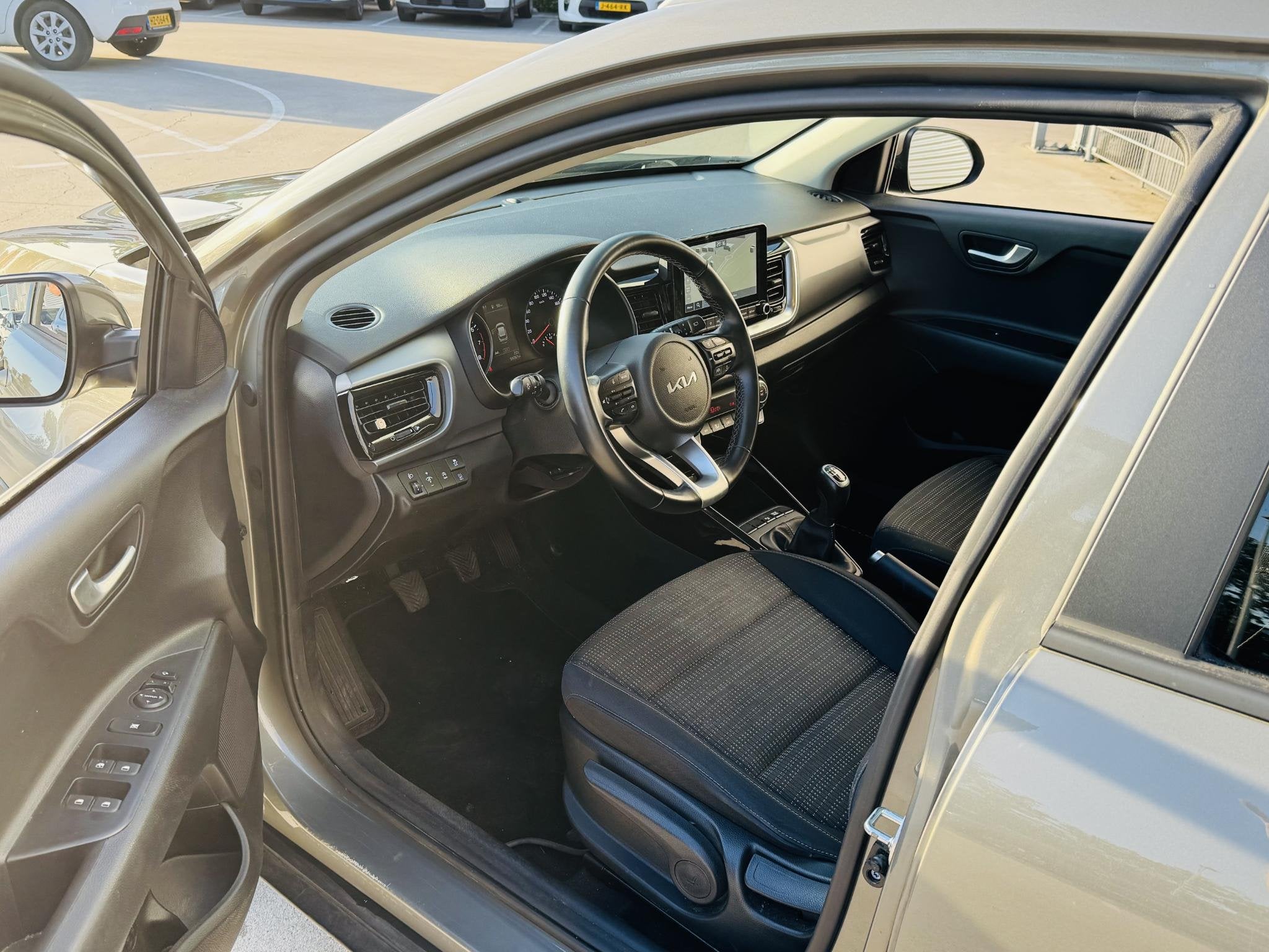 Kia Stonic 1.0 T-GDi MHEV DynamicPlusLine NW geleverd & Onde, Auto's, Kia, Voorwielaandrijving, Gebruikt, Euro 6, 49 €/maand