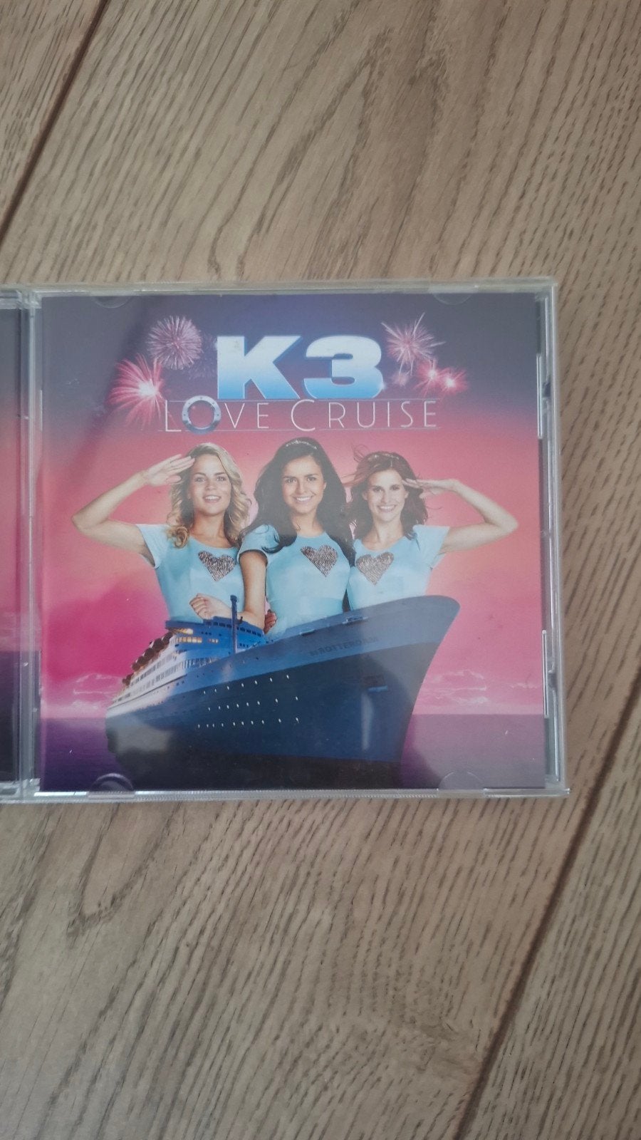 K3 Love Cruise CD - Zo goed als nieuw, Cd's en Dvd's, Ophalen of Verzenden, Zo goed als nieuw, Pop, Inclusief doosje