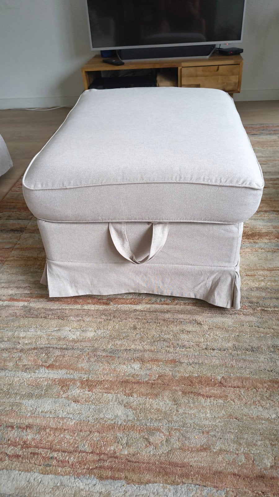 IKEA EKTORP voetenbank met een lichtbeige hoes, Huis en Inrichting, Ophalen, Modern, Comfortabel, 100 tot 125 cm, Zo goed als nieuw