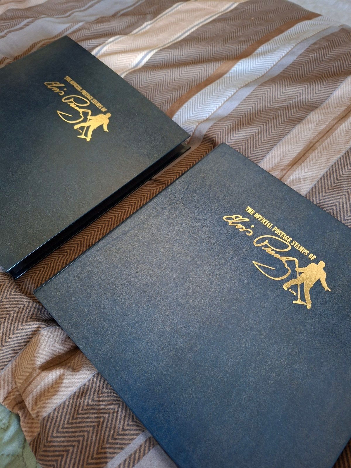 2 hele mooie postzegel  albums Elvis, Ophalen of Verzenden, Verzamelalbum