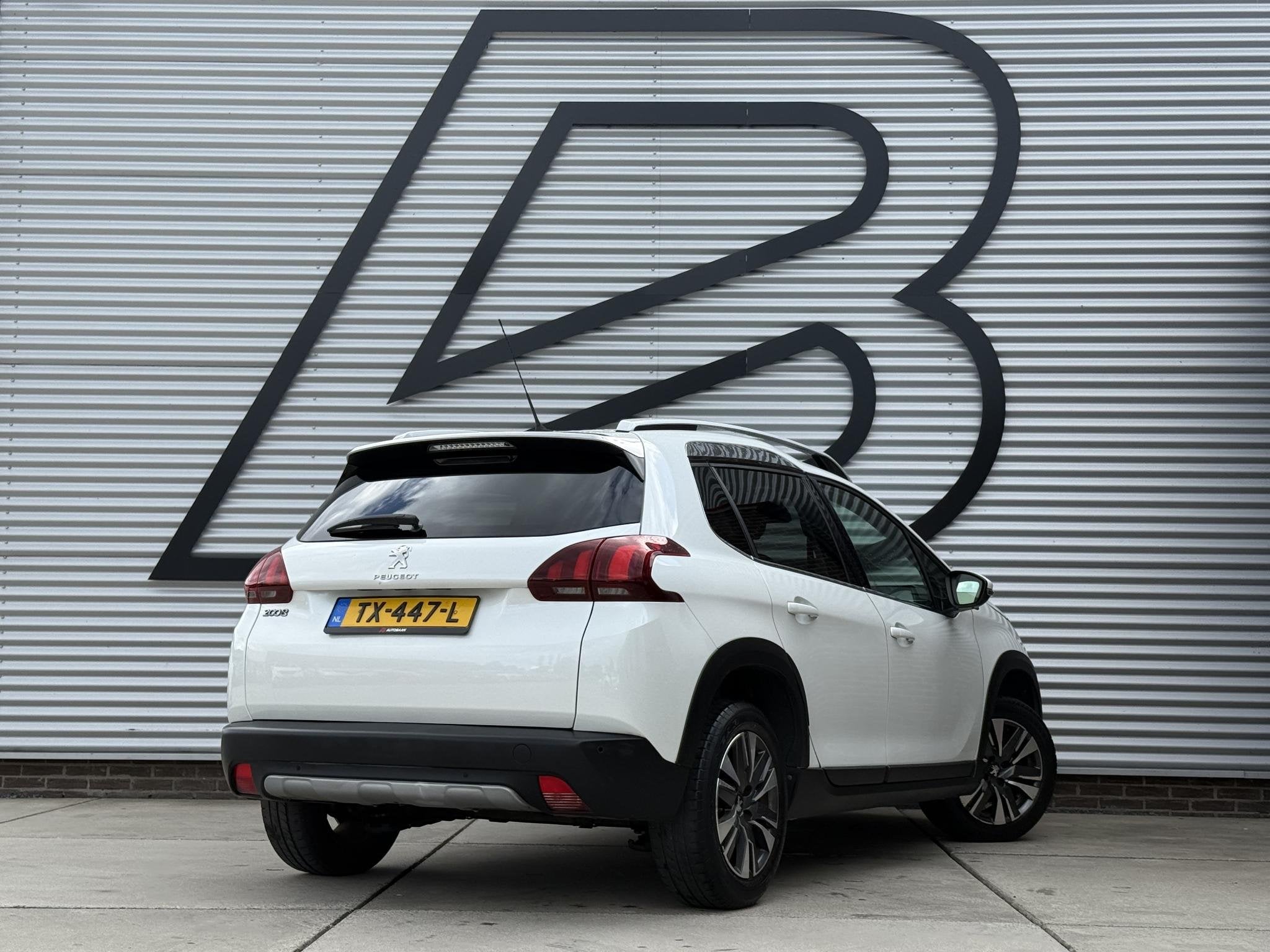 Peugeot 2008 1.2 PureTech Allure 2e Eigenaar|Navi|Pano|Carpl, Auto's, Stof, Euro 6, 1199 cc, 610 kg