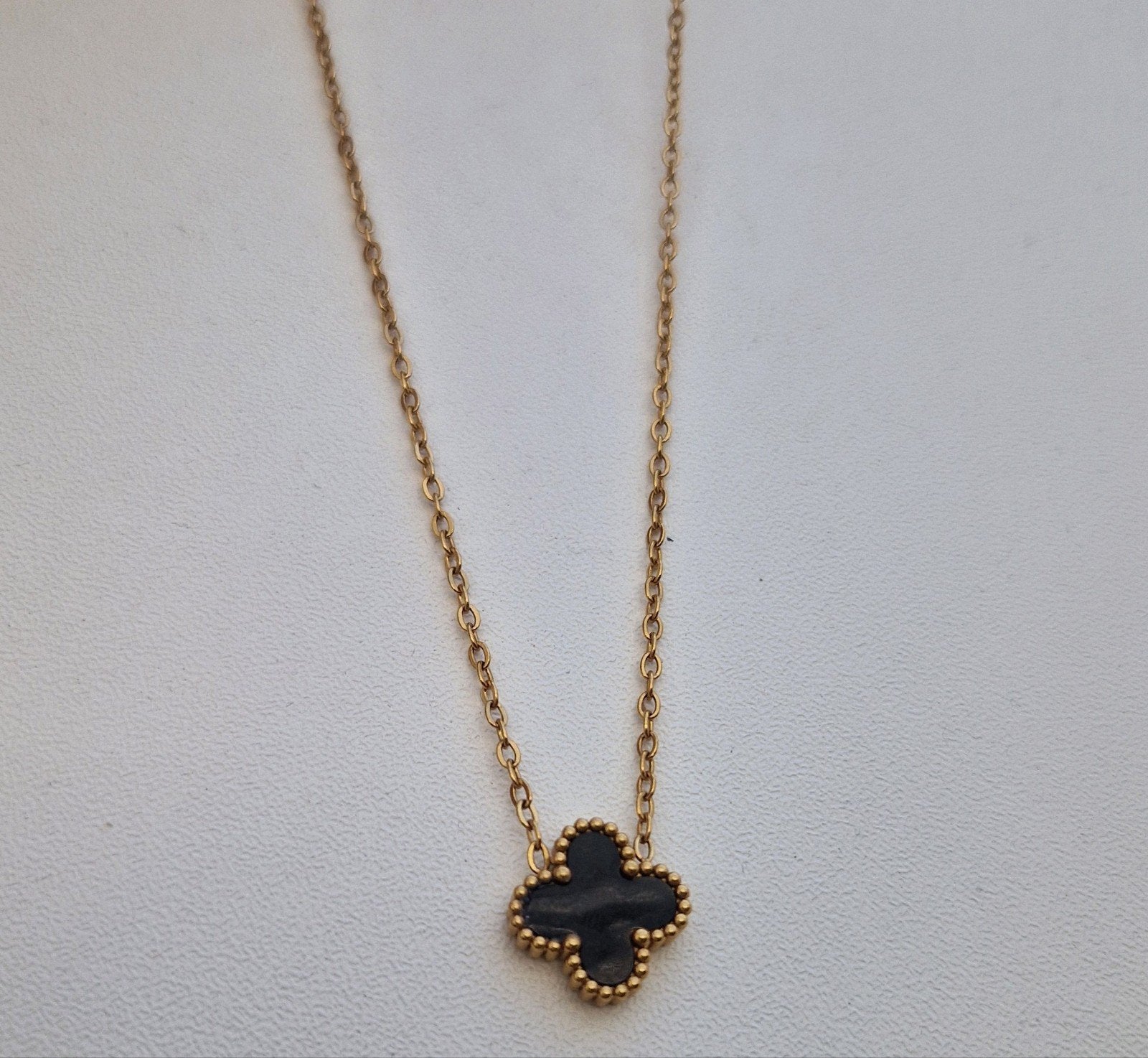 Goudkleurige ketting met zwarte klaver, Overige materialen, Verstelbaar, Ophalen of Verzenden, Zo goed als nieuw