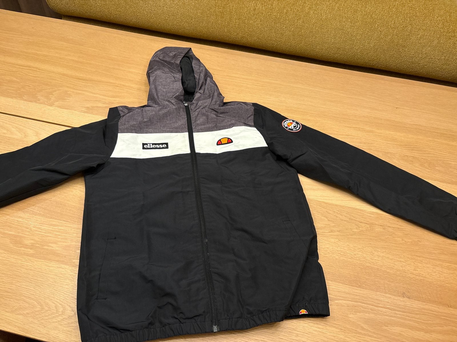 Ellesse Regenjas Maat 158/164 - Zwart/Grijs, Kinderen en Baby's, Ophalen, Gebruikt, Jongen of Meisje, Jas